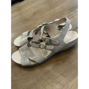 Dansko Shoes Womens Size 40 Taupe Suede Buckle Sandals Comfort Adjustable Wedge